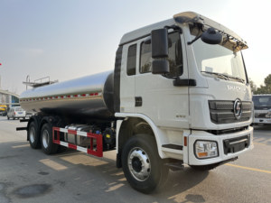 Camión Cisterna para Leche L3000 6x4 de 20000 Litros y 20 m³, Grado Alimenticio, Acero Inoxidable 304, Aislado, para Transporte de Productos Lácteos - Product Image 3