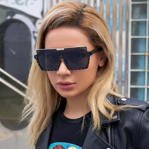 Lunettes de soleil rétro à monture carrée pour femmes, protection UV400, C1, noir, gris, verres PC, mode, pour le scène - Product Image 5