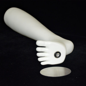 Mannequins de pieds masculins à cinq doigts en peau noire avec pied magnétique pour l'entraînement au football et les chaussettes - Product Image 5