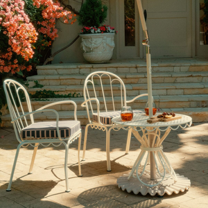 Table de bistrot ronde en métal de style français moderne pour l'extérieur, avec bord festonné et plateau en maille perforée, idéale pour jardin, terrasse, <span class=keywords><strong>café</strong></span> - Product Image 4