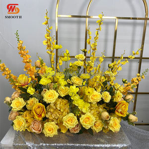 Camino de Mesa de Flores de Rosa Amarilla Suave Hecho a Mano por LEDA, Decoración Confortable para Bodas, Cumpleaños, Día de San Valentín - Product Image 3