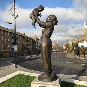 Moderno escultura al aire libre jardín decoración artesanía <span class=keywords><strong>de</strong></span> Metal <span class=keywords><strong>de</strong></span> la madre y el niño escultura <span class=keywords><strong>de</strong></span> bronce - Product Image 1