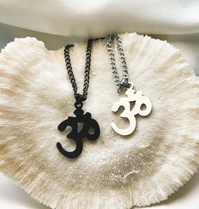 Collier Om en acier inoxydable pour homme, bijoux inspirants, énergie mystique et cadeau spirituel pour mon <span class=keywords><strong>professeur</strong></span> <span class=keywords><strong>de</strong></span> <span class=keywords><strong>yoga</strong></span>, symbolique pour les bouddhistes - Product Image 2