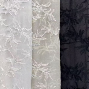 Tessuto in Chiffon Leggero con Ricamo Floreale Vintage, Elegante Tulle Texturizzato per Abiti da Sposa e da Sera - Product Image 2