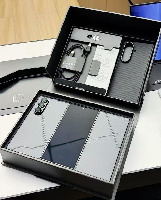 2026 New Sale Sam Z Tri-Fold Original Cn Version LTE HD AMOLED 120Hz 108MP 512GB Unlocked Android 15 Three-Foldable Phone