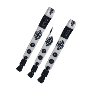 Lanière rétractable personnalisée en RPET sans minimum de commande avec porte-badge en plastique et clip - Product Image 3