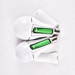 Lampe <span class=keywords><strong>LED</strong></span> <span class=keywords><strong>rechargeable</strong></span> portable à <span class=keywords><strong>batterie</strong></span> amovible, longue durée de vie, lampe de secours pour le camping, ampoule universelle E27 - Product Image 1