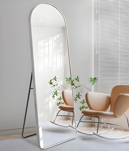 Miroir arqué <span class=keywords><strong>d</strong></span>écoratif contemporain avec cadre en alliage <span class=keywords><strong>d</strong></span>'aluminium, <span class=keywords><strong>verre</strong></span> ultra clair de 3 mm, grand format pleine longueur pour chambre et salle de bain - Product Image 4