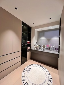 Armario Moderno de Madera Independiente con Diseño Contemporáneo para Dormitorio - Product Image 6