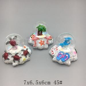 Souvenir Religioso Personalizzato OEM, Globo di Neve in Resina e Vetro 3D con Design di Cavalluccio Marino - Product Image 3