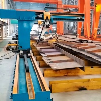 Robot de Soldadura Inteligente con Cámara de Escaneo Lineal Estéreo de Gran Angular y Modelado Inverso