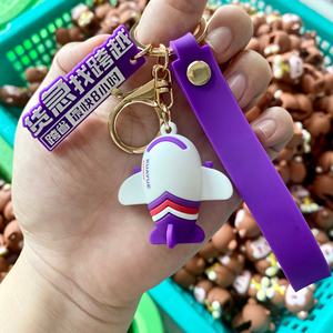 พวงกุญแจเครื่องบินการ์ตูน 3 มิติ ราคาจริงตามสั่ง ทำจากยางนิ่ม ของตกแต่งพวงกุญแจรถยนต์ ตุ๊กตาห้อยกระเป๋าเป้สะพายหลัง ของขวัญคู่รัก - Product Image 4