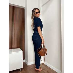 Combinaison en jean avec taille élastique, 100% coton respirant, salopette pour femme, manches courtes, boutonnée devant, style enveloppant et à nouer - Product Image 2