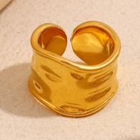 Neu Eingetroffener Wasserdichter Schmuck 18k Vergoldeter Edelstahl Gehämmerter Geometrischer Unregelmäßiger Breiter Offener Ring für Damen