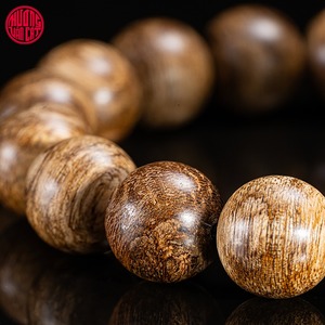 Pulsera de Madera de Agar Malasia Natural, Cuentas Redondas de 12 mm, Madera Envejecida Rica en Aceite, Aroma Intenso, Joyería Hecha a Mano - Product Image 3