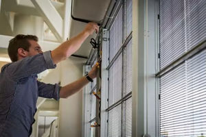 Pantalla de visualización Led transparente de alto brillo, ventana de vidrio, publicidad interior, película transparente Led - Product Image 5