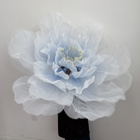 Fleur de pivoine en organza personnalisée par l'usine OEM avec lanterne pour décoration de mariage et fond floral