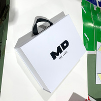 Boîte cadeau pliante en papier rigide magnétique noire avec logo personnalisé en relief, doublure en éponge, écologique, recyclable, emballage de luxe pour