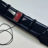 Lip Bumper Belakang untuk BMW E90/E92 dengan Knalpot Ganda Satu Sisi dan Diffuser Belakang LED Body Kit dalam Plastik Hitam Mengkilap