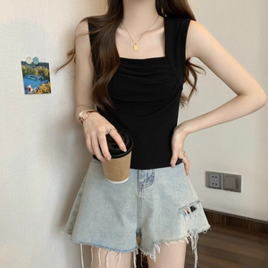 Trägerloses Tanktop für Damen im neuen Sommerstil, perfekt zum Schichten oder zum Tragen allein, mit plissierten breiten Trägern und einem trägerlosen Design. - Product Image 5