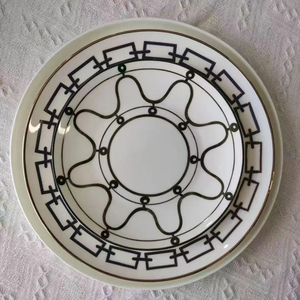 Rosa Blumen geprägte Keramik Ladegerät Spitze Rand Porzellan Teller Teller Wieder verwendbares Geschirr Set für Partys - Product Image 5