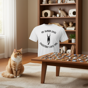 T-shirt « Mon humain aime les badges de collection » pour les propriétaires de chats - Product Image 3