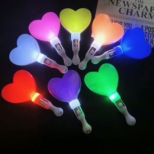 Bâton lumineux LED en forme de cœur, piles incluses, trois modes, coloré, pour fêtes, festivals, concerts, mariages - Product Image 2