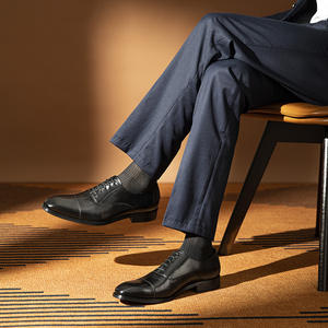 Chaussures habillées en cuir véritable de haute qualité avec une fabrication exquise, avec lacets et style décontracté. - Product Image 2