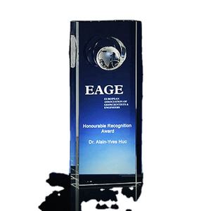 Trofeo de Cristal para Conferencias Industriales con Diseño Vertical - Product Image 1