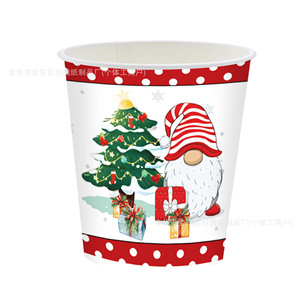 Ensemble d'assiettes en papier Gnome de Noël avec gobelets, serviettes et couverts pour la décoration de table de fête de fin d'année - Product Image 5
