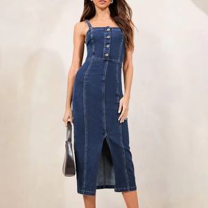 Vestidos de mezclilla al por mayor directamente de fábrica, vestido midi azul con tirantes y detalles trenzados, vestido vaquero con botones. - Product Image 2