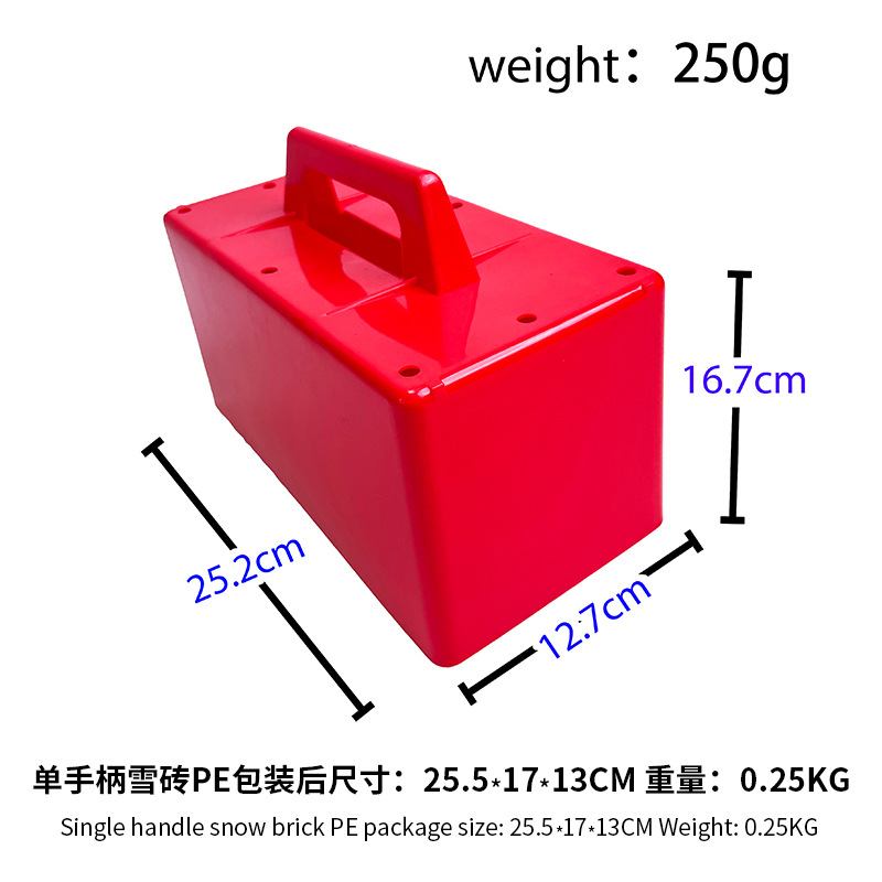Porter des briques de neige dans un sac d'une seule main
