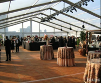 Idées de tentes de mariage magnifiques : Tente à structure traditionnelle transparente en aluminium, location professionnelle pour événements