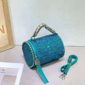 Article de mode vintage tendance incontournable 2026. Motif entièrement orné de lettres. Sac bandoulière imperméable avec sangle réglable pour unisexe. - Product Image 2
