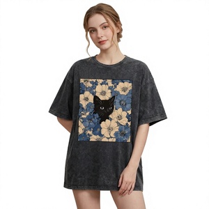 T-shirt en jersey pour femme, imprimé floral chat noir délavé, col rond, manches courtes, épaules tombantes, coupe ample, décontracté, haut d'été, 100% coton - Product Image 5