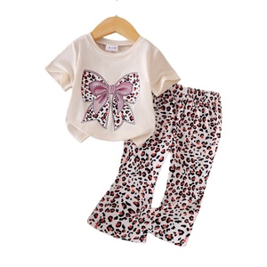 Conjunto de <span class=keywords><strong>Ropa</strong></span> para Niña, Estilo <span class=keywords><strong>Retro</strong></span> de Verano, Estampado de Leopardo, Gráfico con Lazo, Conjunto de Dos Piezas, Camiseta de Manga Corta y Pantalones Acampanados para Niña Pequeña - Product Image 5