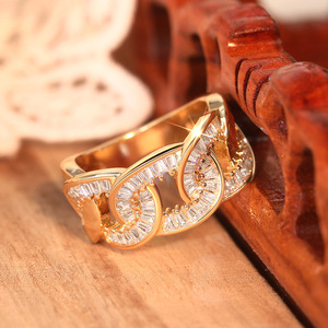 Anello di Lusso T0800 per Donna in Oro Massiccio 18K con Diamanti Taglio Baguette Colore G Naturale per Uso Quotidiano - Product Image 6