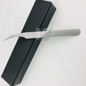 Pince à épiler à extension de cils en acier inoxydable avec logo personnalisé International Diamond Grip polyvalent professionnel - Product Image 3