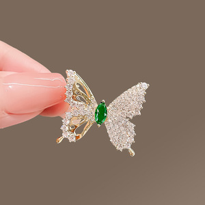 Trendy Dancing Gracefully Rhinestone Butterfly Brooch Pin Exquisite Emerald Green Brooch Women'S Creative Alloy Jewelry