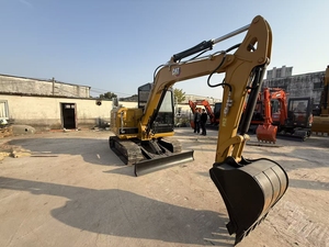 Excavatrice compacte CAT 305.5 d'occasion, performances de fonctionnement fluides, force de creusement élevée, faible nombre d'heures de travail, idéale pour les chantiers étroits - Product Image 3
