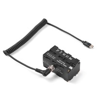Adaptateur d'alimentation de batterie factice type-c vers double face NP-F550/570/770/970 avec câble à ressort flexible de sortie type-c 5-12V