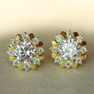 Orecchini a Perno E1412 con Diamanti, Placcati in Oro, Design a Fiore, Taglio Brillante Rotondo, Gioielli Classici da Sposa per Donne - Product Image 3