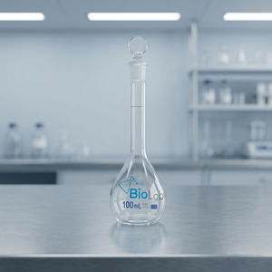 Fiole volumétrique en verre borosilicate à col long BIOLAB 250 mL avec bouchon pour la préparation de solutions chimiques en laboratoire - Product Image 3
