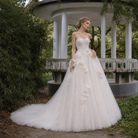 Vestido de Novia Corte A sin Tirantes con Escote Corazón, Corsé de Encaje, Adornado con Cuentas y Flores 3D, de Tul, Tallas Grandes, Estilo Princesa con Cola Capilla