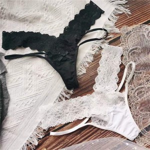 Tangas sexys de estilo europeo y americano, ropa interior femenina de talle bajo, triangulares, con aberturas, de encaje transpirable, a la moda y sexys. - Product Image 1