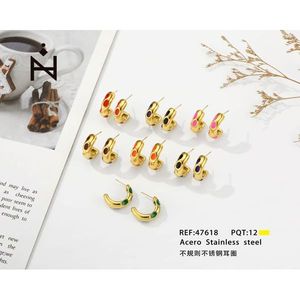 Orecchini a lobo Nina Irregular placcati oro in acciaio inossidabile, gioielli alla moda da donna - Product Image 3