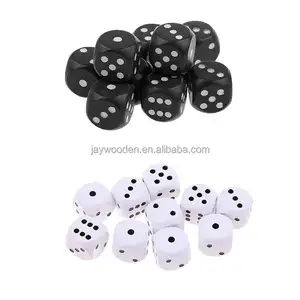 バーパーティーRpgボードゲームカスタム大人のゲームのための木製の丸いコーナーの木製ダイスは黒い白いダイスを刻みます