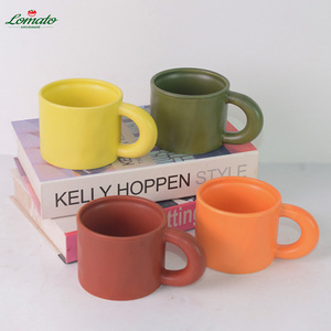 Mug en céramique vierge bicolore à base carrée pour sublimation, avec poignée carrée, prêt pour transfert thermique, personnalisable avec logo et photo, vente en gros - Product Image 2