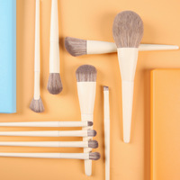 Kit de pinceaux de maquillage en bois végétalien personnalisé de 10 pièces Pinceaux de mélange à long manche de haute qualité avec correcteur et blaireau Caractéristiques