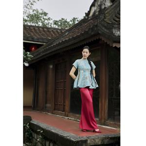 Nouvelle robe de cérémonie de style baby doll en brocart de phénix vietnamien de qualité supérieure, en bleu doux, design doux et délicat, KPP16 - Product Image 1